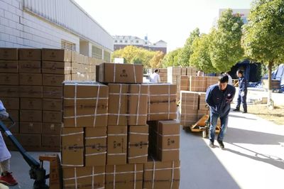 龙润百家姓茶引全民热购!生产、物流24小时工作备战春节送礼旺季!